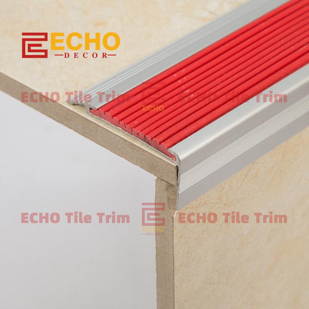 L-shaped anti-slip aluminum stair nosing with PVC insert