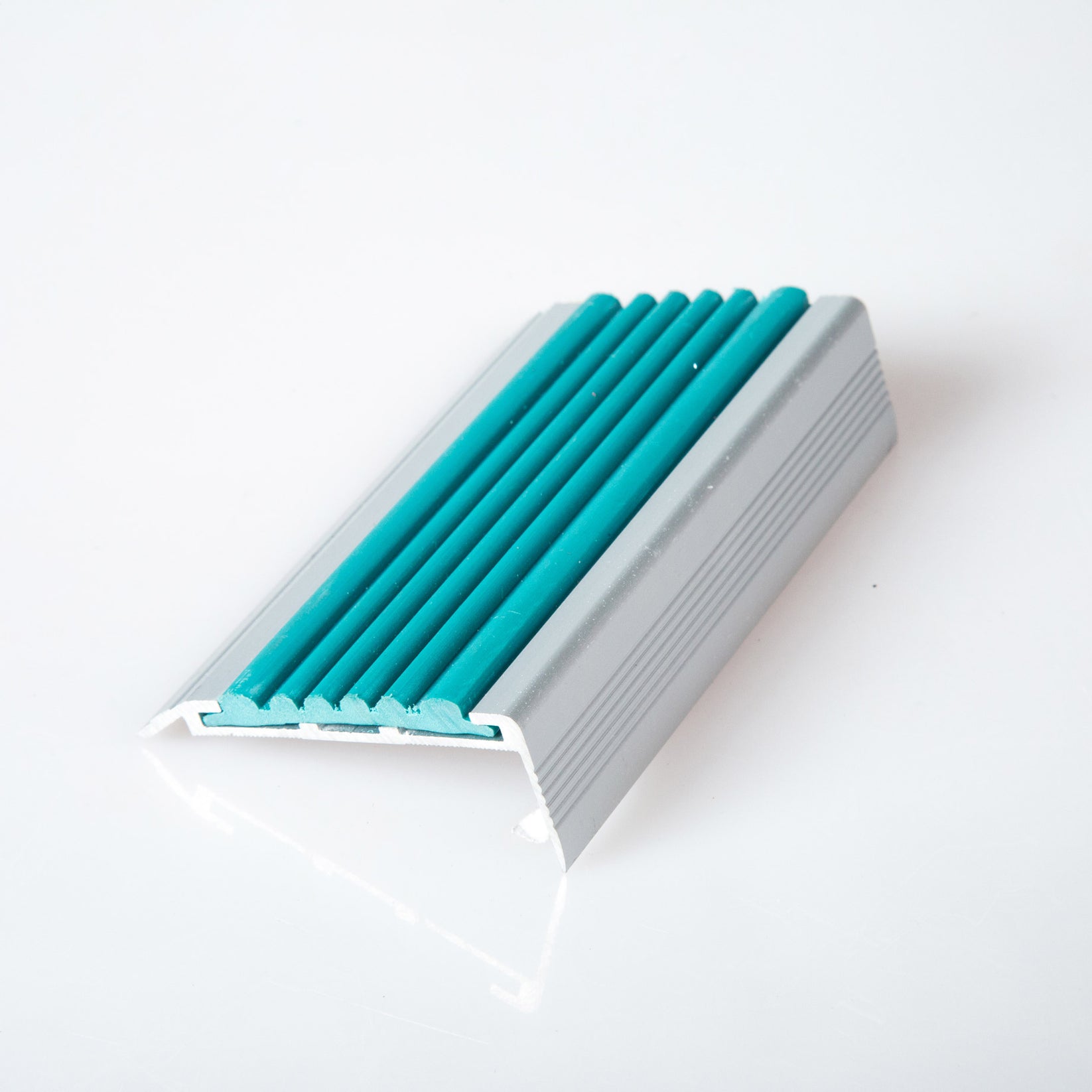 Anti slip aluminum stair nosing with PVC rubber carpet tile step edge